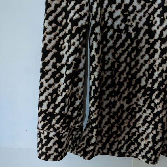 Dana Buchman long sleeved button down blouse - Picture 5 of 11